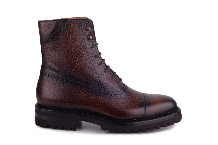 wysokie buty za kostkę