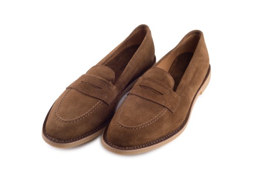 Carlos Santos 1789 penny loafers mokasyny szyte ręcznie ze skóry zamszowej na gumowej podeszwie kolor brązowy.