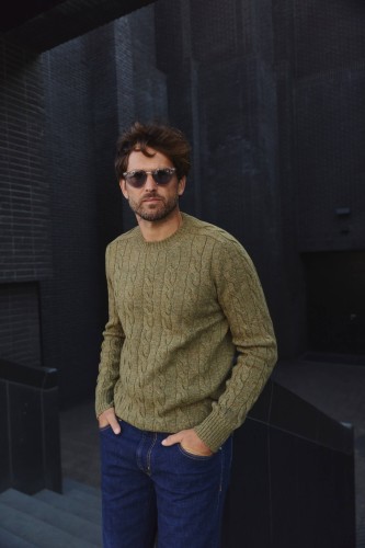 sweter warkoczowy z wełny shetland
