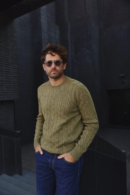 sweter warkoczowy z wełny shetland