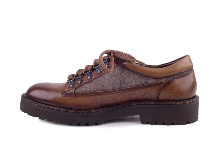 ręcznie szyte buty ze skóry