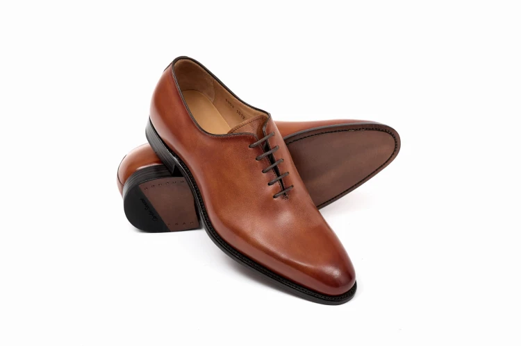 6903 Carlos Santos, wholecut, buty na ślub, jasny brąz